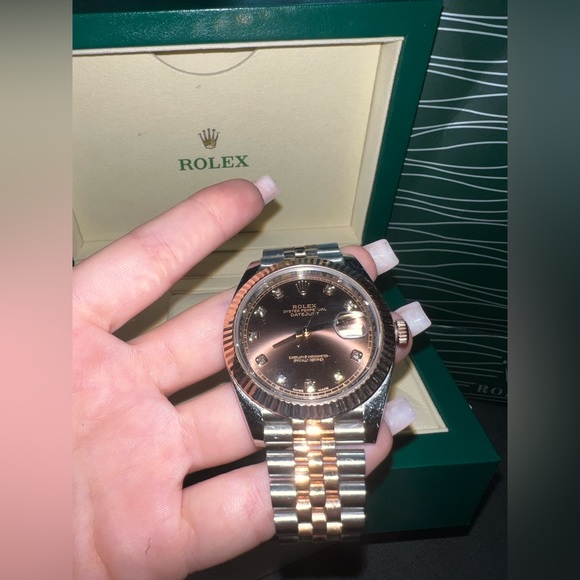 Rolex Datejust 40mm Everose Gold and Steel - Picture 3 of 7